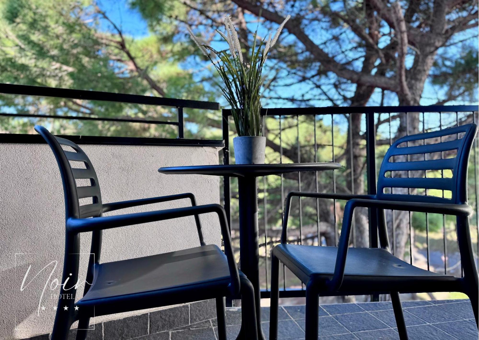 Noir - Free Breakfast & Brunch Until 13-00 - Vicinissimi A Mirabilandia Milano Marittima