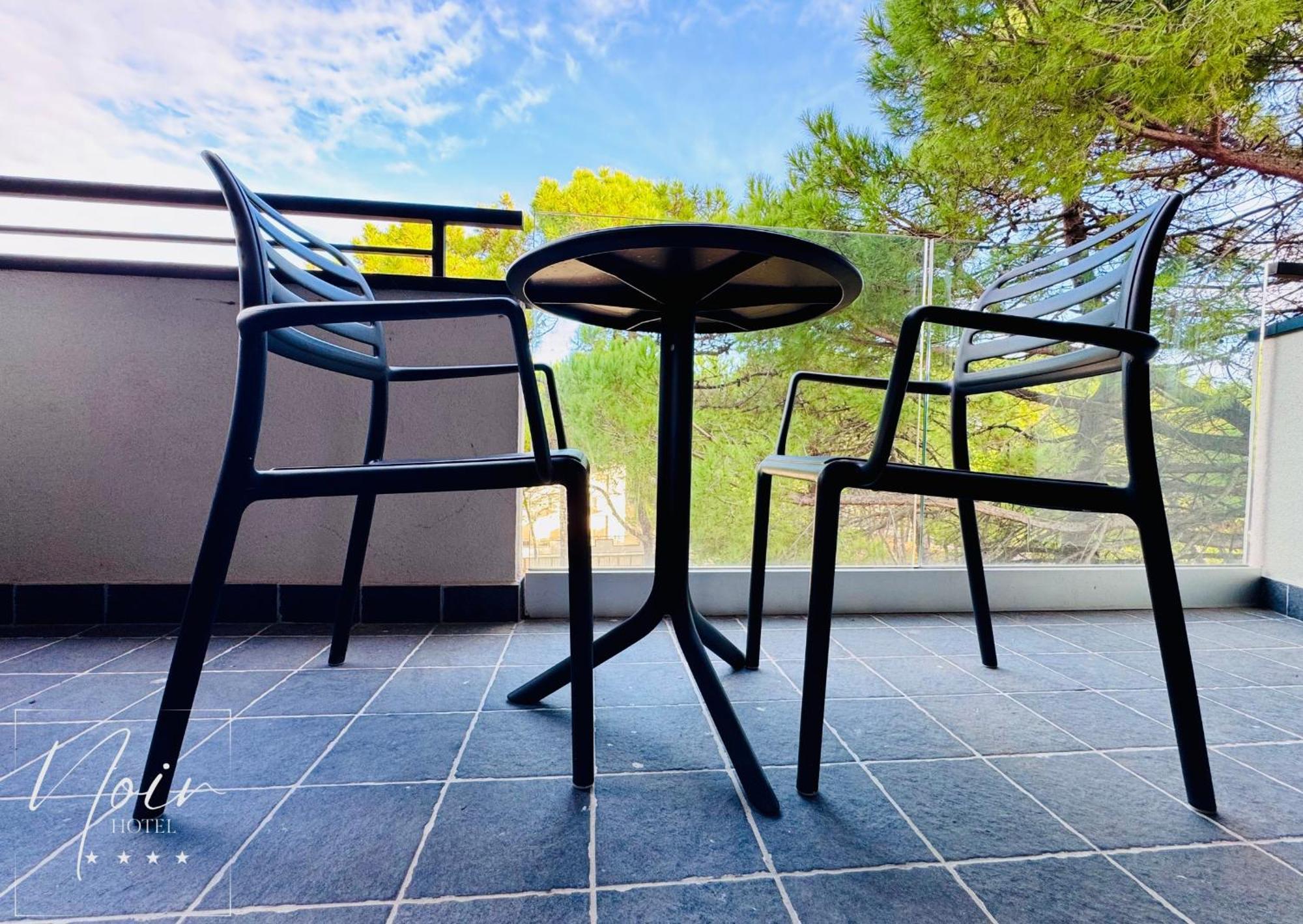 Noir - Free Breakfast & Brunch Until 13-00 - Vicinissimi A Mirabilandia Milano Marittima