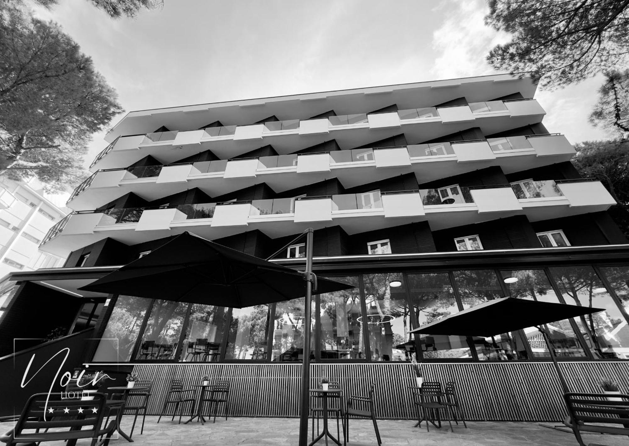 Noir - Free Breakfast & Brunch Until 13-00 - Vicinissimi A Mirabilandia Milano Marittima