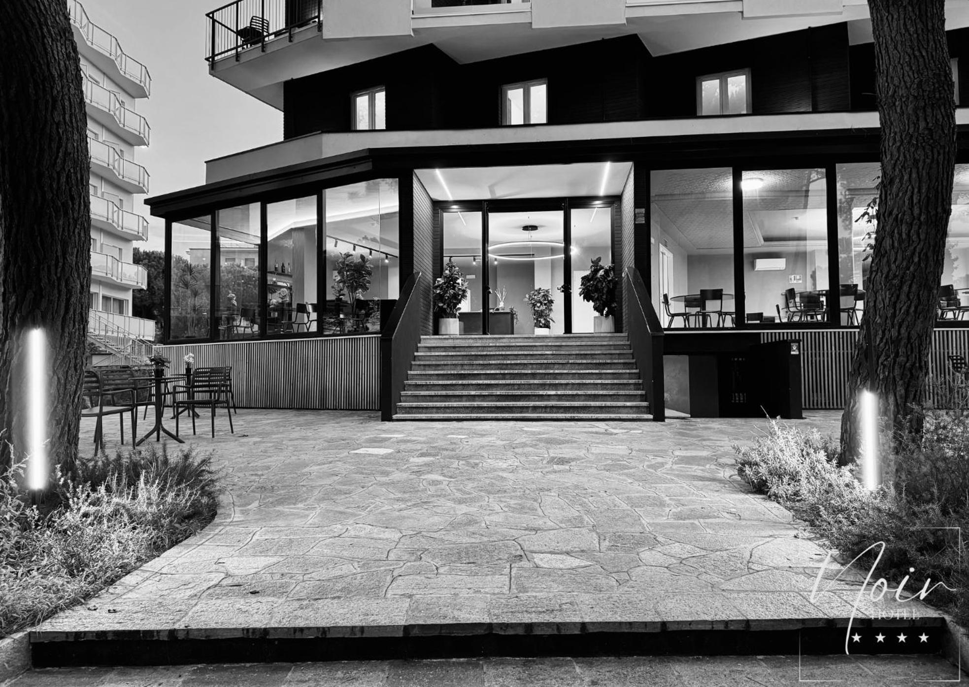 Hotel Noir - Free Breakfast & Brunch Until 13-00 - Vicinissimi A Mirabilandia